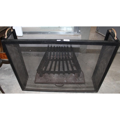 3150 - Wrought Iron Fire Guard, Fire Basket & Tray