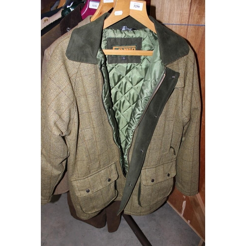 3250 - Men's Game Tweed Coat Size Small