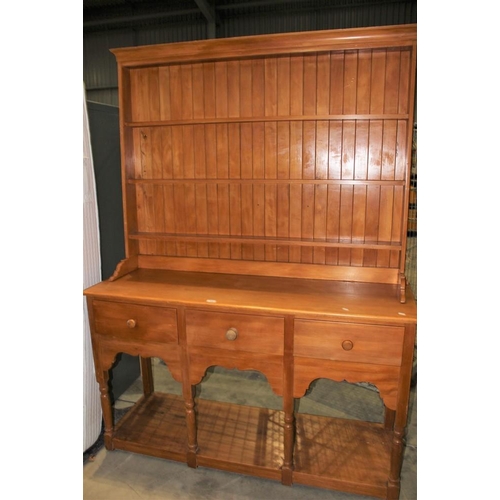 3380 - Pine Dresser.