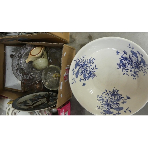 1285 - Box - Assorted Pottery & Glassware.