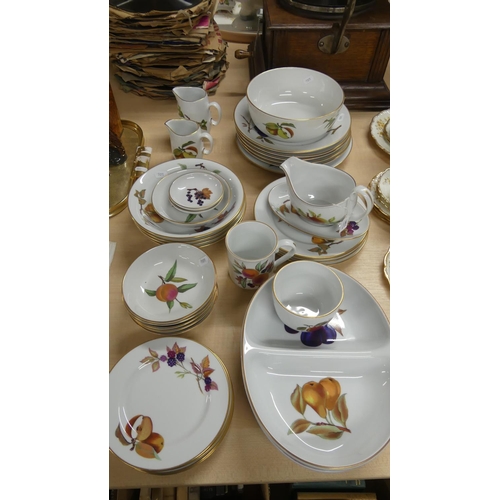 1387 - Collection of Royal Worcester Evesham Dinnerware.