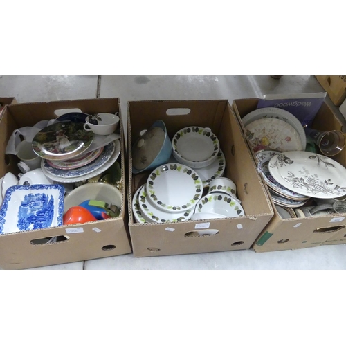 1392 - 3 Boxes Decorative Tea Ware