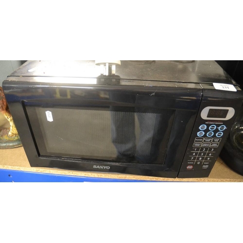 231 - Sanyo Microwave