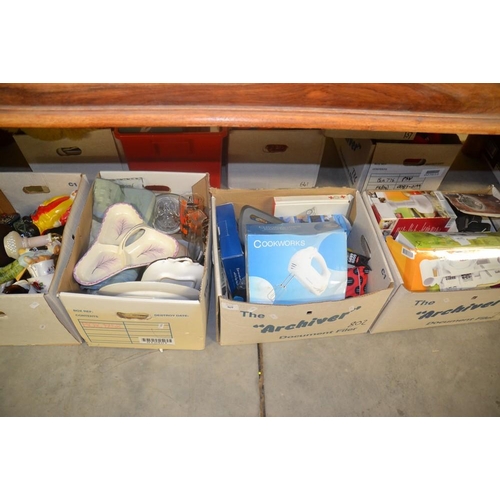 469 - 4 Boxes Of Kitchen Items