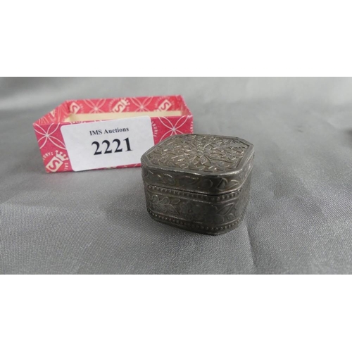 2221 - Embossed Silver Pill Box.