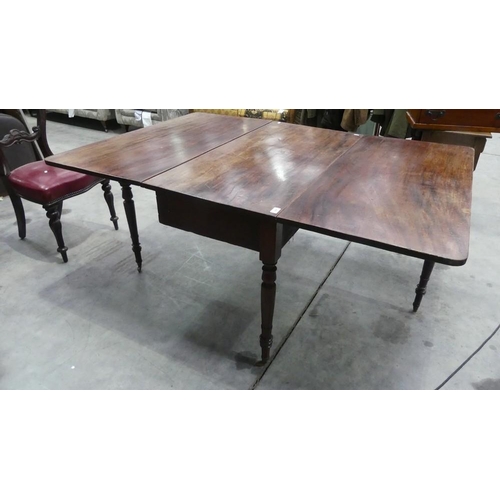 3046 - Victorian Mahogany Pembroke Table