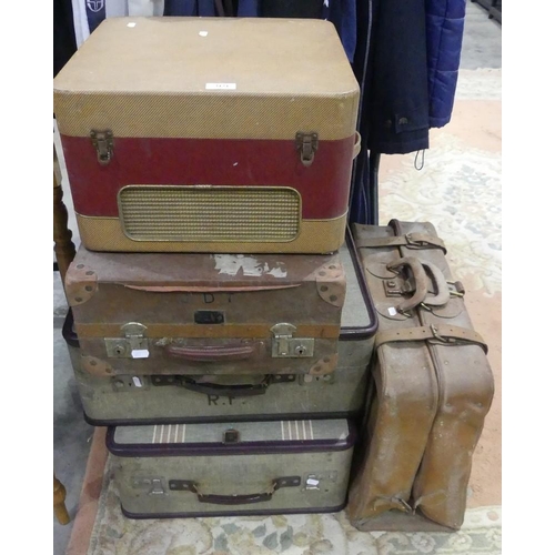 3121 - Vintage Record Player AF & Assorted Suitcases.