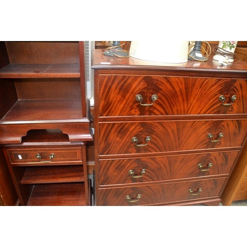 3127 - Mahogany 4 Drawer Chest & Pair Of Bedsides.