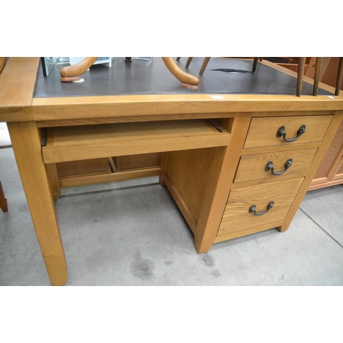 3287 - Oak Single Pedestal Desk