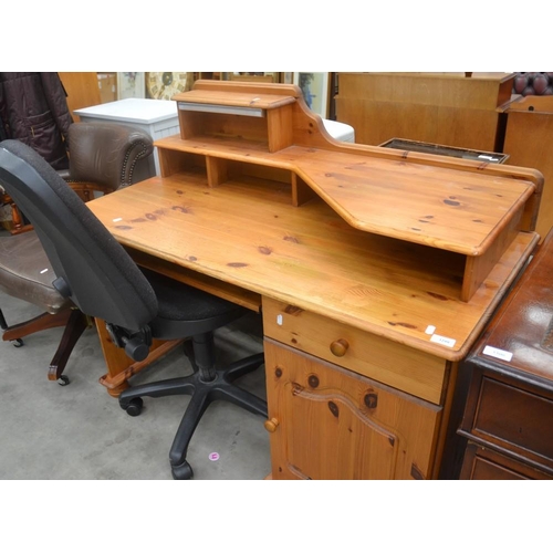 3299 - Pine Desk & Desk Chair