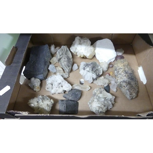 1092 - Box - Assorted Mineral & Rock Specimens.