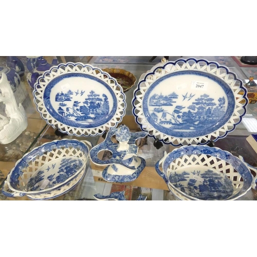 2047 - Antique Blue & White Baskets on Stands & Egg Stand (AF).