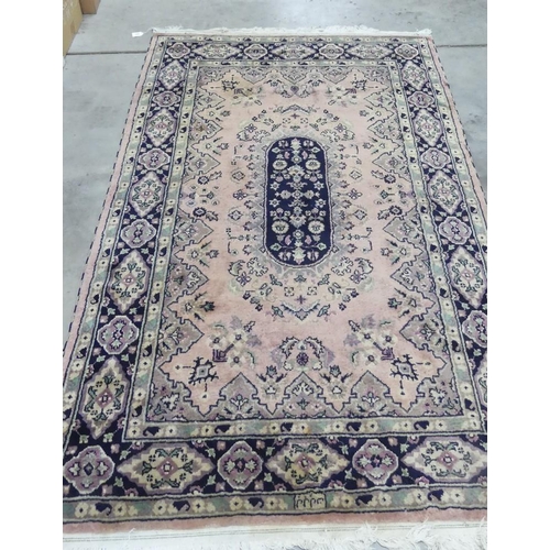 2580 - Machine Woven Wool Rug, 122 x 194cm.