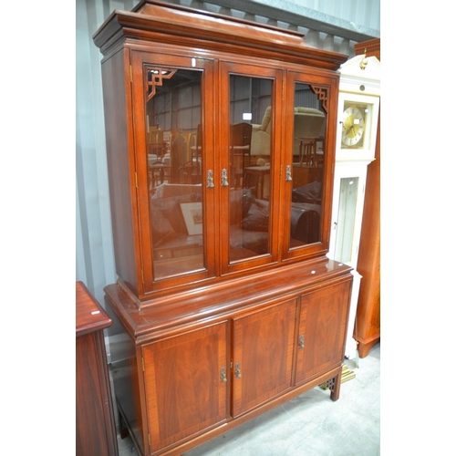 3009 - Mahogany Bookcase on Base