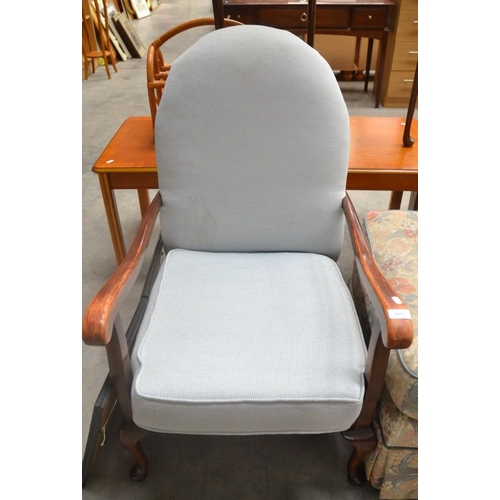 3032 - Queen Anne Leg Elbow Chair