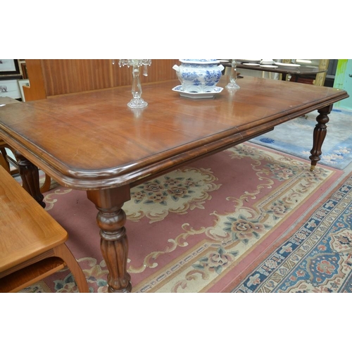 3439 - Victorian Mahogany Wind-Out Dining Table with 2 Additional Leaves