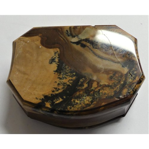 2191 - Antique Serpentine Shaped Polished Agate Snuff Box with Brass Hinge.