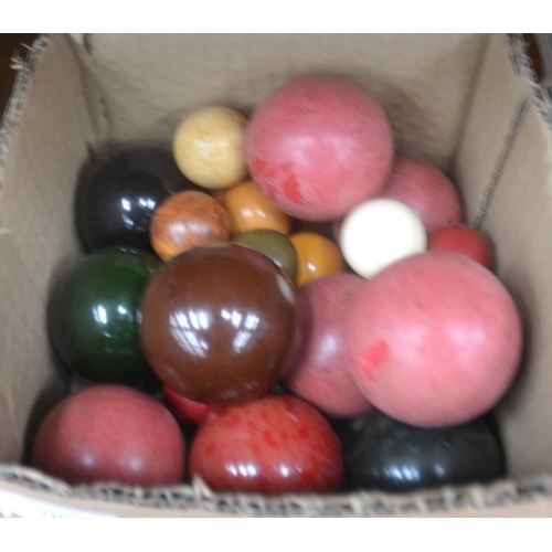 700 - Box - Vintage Snooker Balls