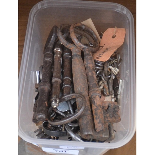 701 - Box - Vintage Keys