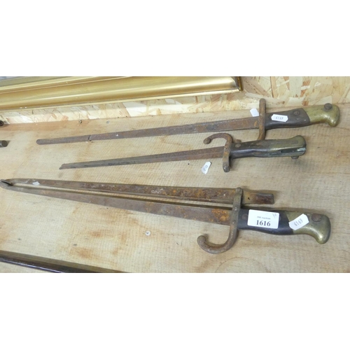 1616 - Three Piece Bayonet Companion Set.