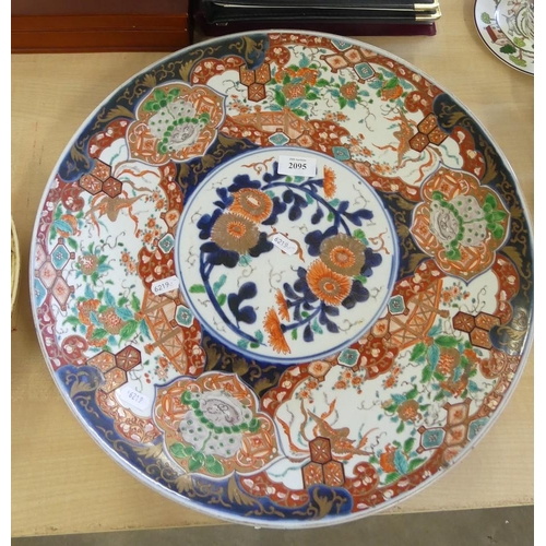 2095 - Large Japanese Imari Wall Plaque, 46cm in diameter.