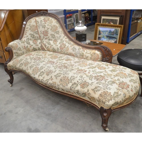 3453 - Victorian Mahogany Cabriole Legged Chaise Longue.