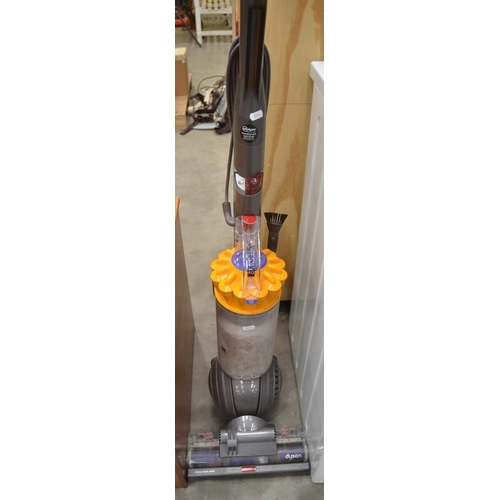 3465 - Dyson DC40 Vacuum Cleaner