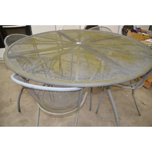 3477 - Large Circular Garden Table & 4 Chairs