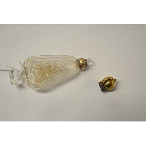 2359 - Antique Gold Mounted Glass Scent Bottle in Case.