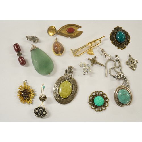 2522 - Box - Assorted Costume Jewellery & Watches.