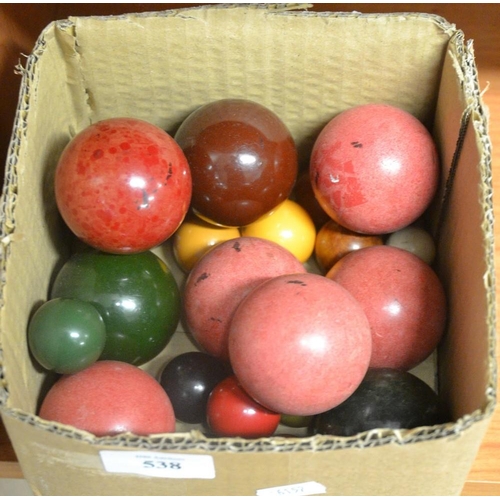 538 - Box - Vintage Snooker Balls