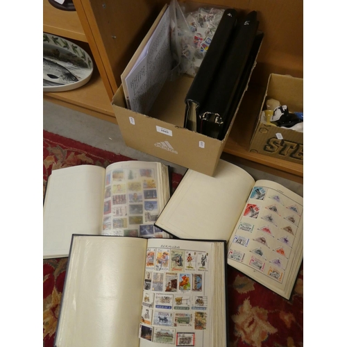 1043 - Box - World Stamp Albums & Loose Stamps.