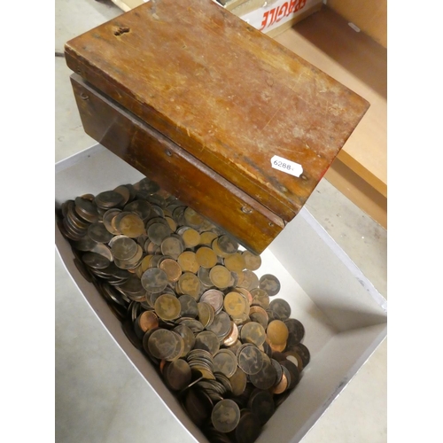 1113 - Box - Old Victorian & Later Pennies.