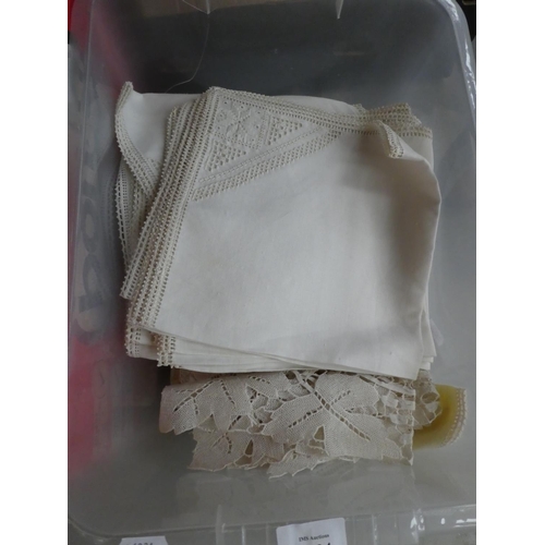 1334 - Box - Lace Ware, Napkins.