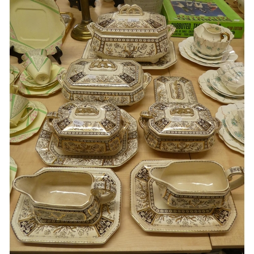 1366 - Hill Pottery Kaiser Pattern Tureens & Sauceboats.