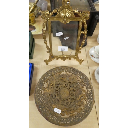 1407 - Brass Photo Frame & Pierced Metal Dish.