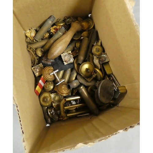 2320 - Box - Army Buttons & Badges.