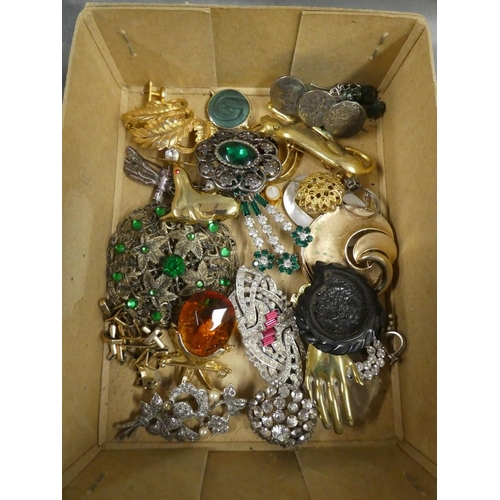 2321 - Box of Jewellery and Brooches