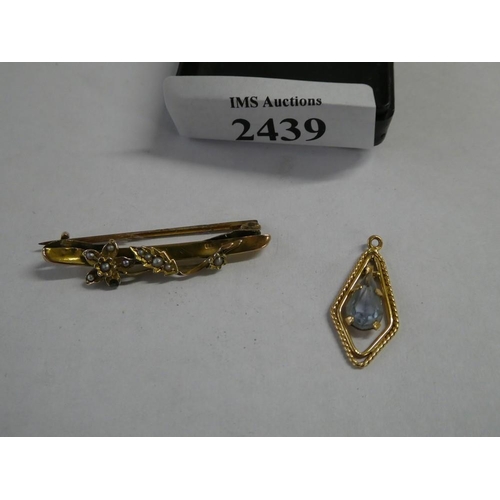 2439 - 9ct Gold Seed Pearl Bar Brooch & 9ct Gold Pendant -  total weight 3.3g.