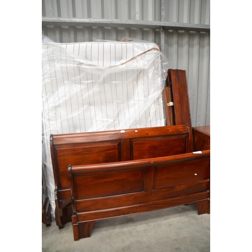 3015 - King Size Mahogany Sleigh Bed & Mattress