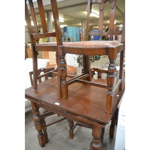 3533 - Vintage Oak Pull Out Dining Table with 4 Chairs