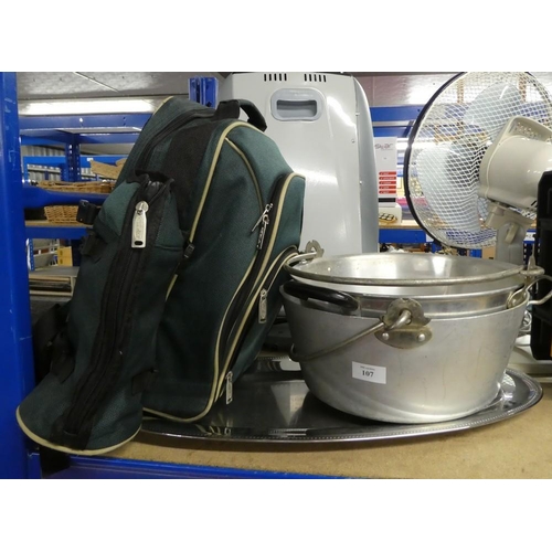 107 - 2 Jelly Pans, Picnic Backpack & Tray