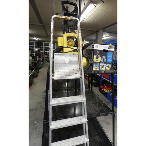 92 - Karcher K2.87 Pressure Washer & Attachments