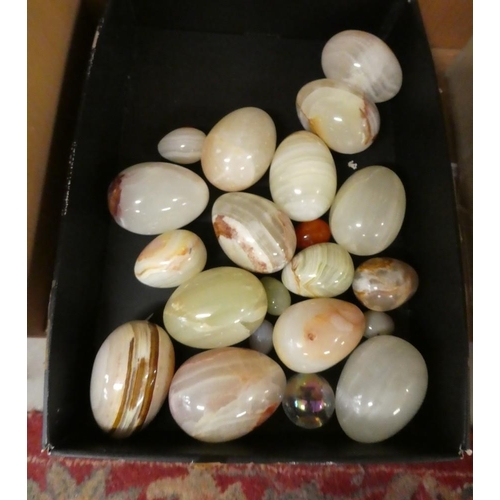 1055 - Box - Alabaster & Other Eggs.