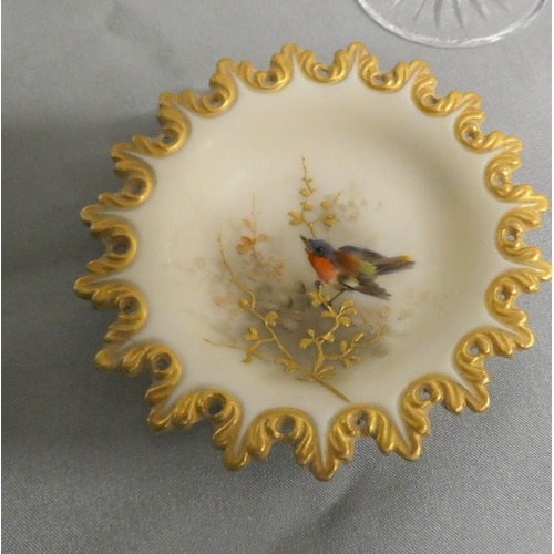 1296 - Small Grainger Worcester Pin Dish Painted with Chaffinch, 8.5cm in diameter.