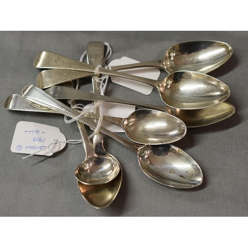 2263 - Assorted Silver Tea & Salt Spoons, 2.8oz troy.