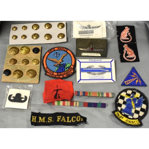 2286 - Military Buttons & Cloth Badges.