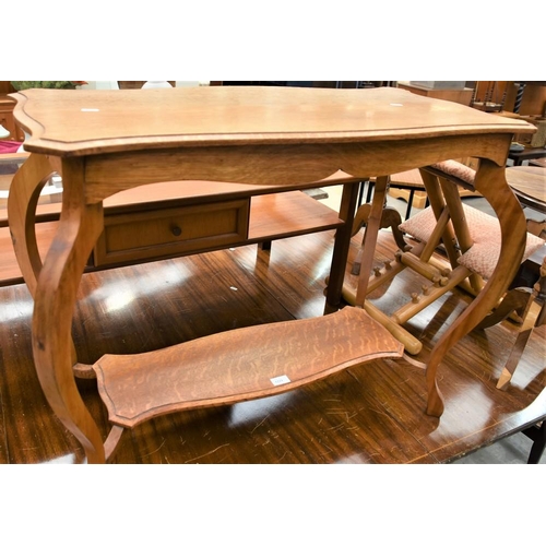 3221 - Oak Centre Table