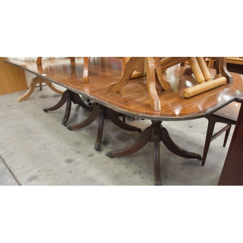 3222 - Mahogany Pedestal Dining Table With 1 Leaf