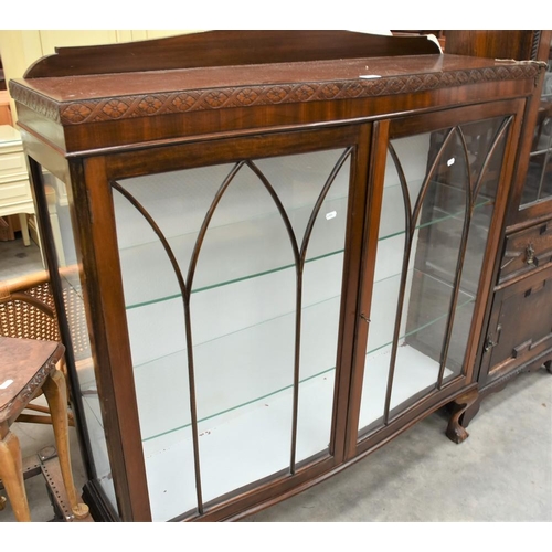 3288 - Vintage Mahogany China Cabinet